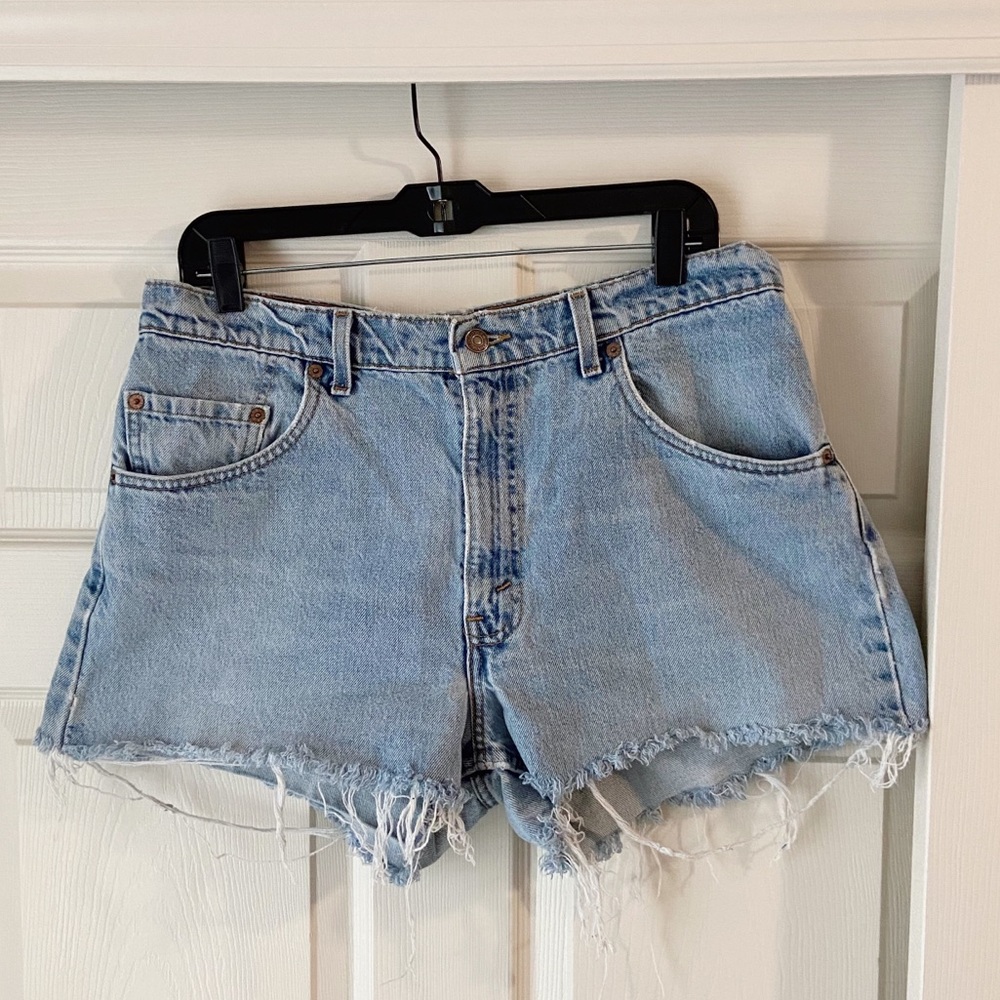 Levi’s | Vintage 560 Loose Fit Cutoff Shorts